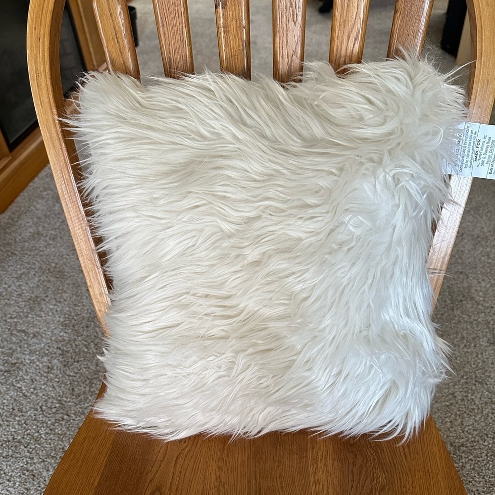 Fluffy Decorative White SheepSkin Accent Pillow NWOT